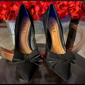 JustFab (Luxe line) Black Bow Heels